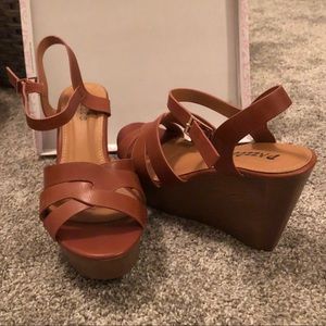 🚨NWT brown heels